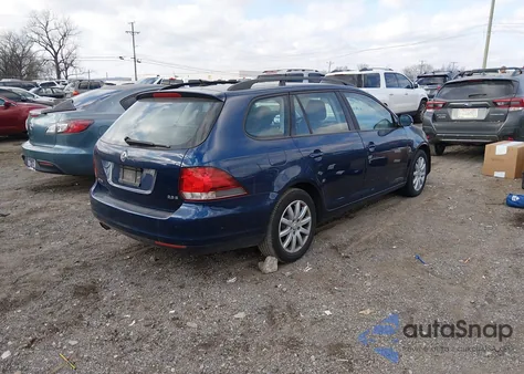 2013 Volkswagen Jetta Sportwagen 2.5L S z USA, uszkodzony, nr VIN 3VWPP7AJ8DM648406